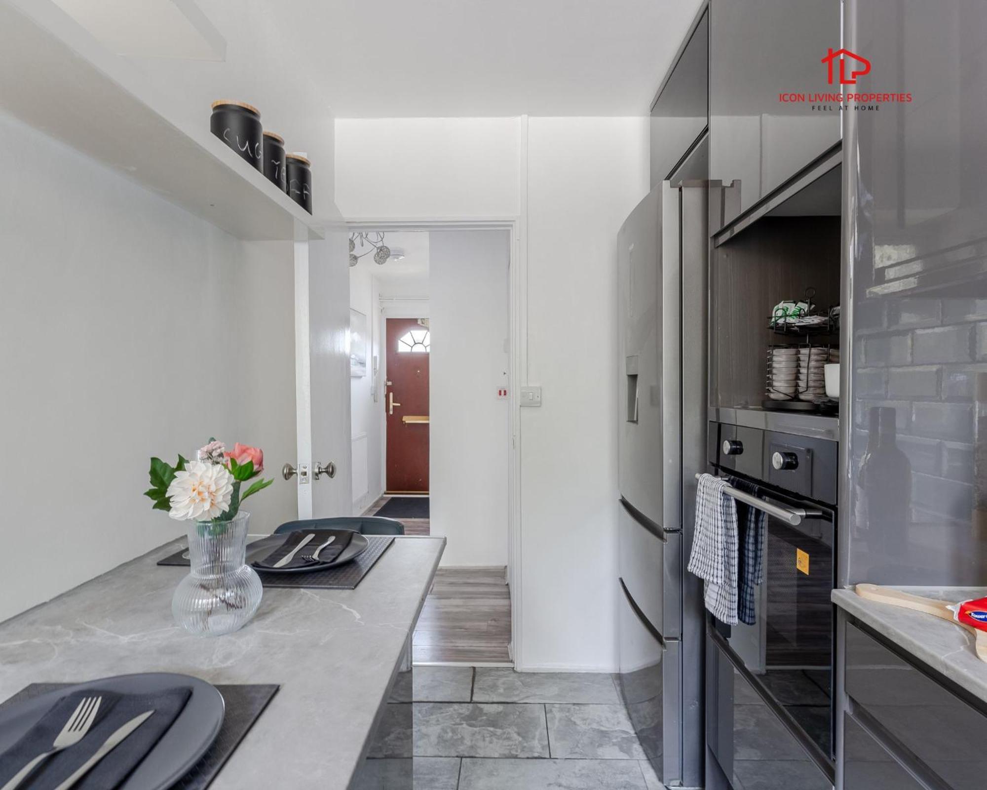 Spacious 1 Bed Flat For Contractors Leisure And Relocation Guests By Icon Living Properties Short Lets And Serviced Accommodation Barking Luaran gambar